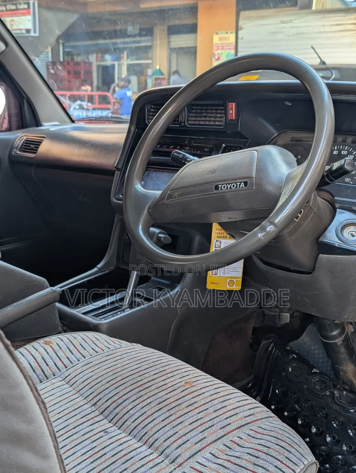 Toyota HiAce 1998 Gold