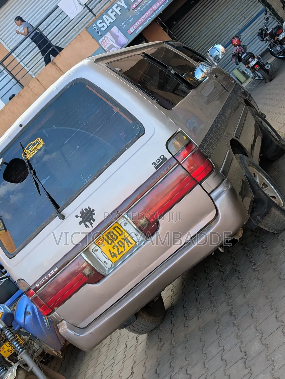 Toyota HiAce 1998 Gold