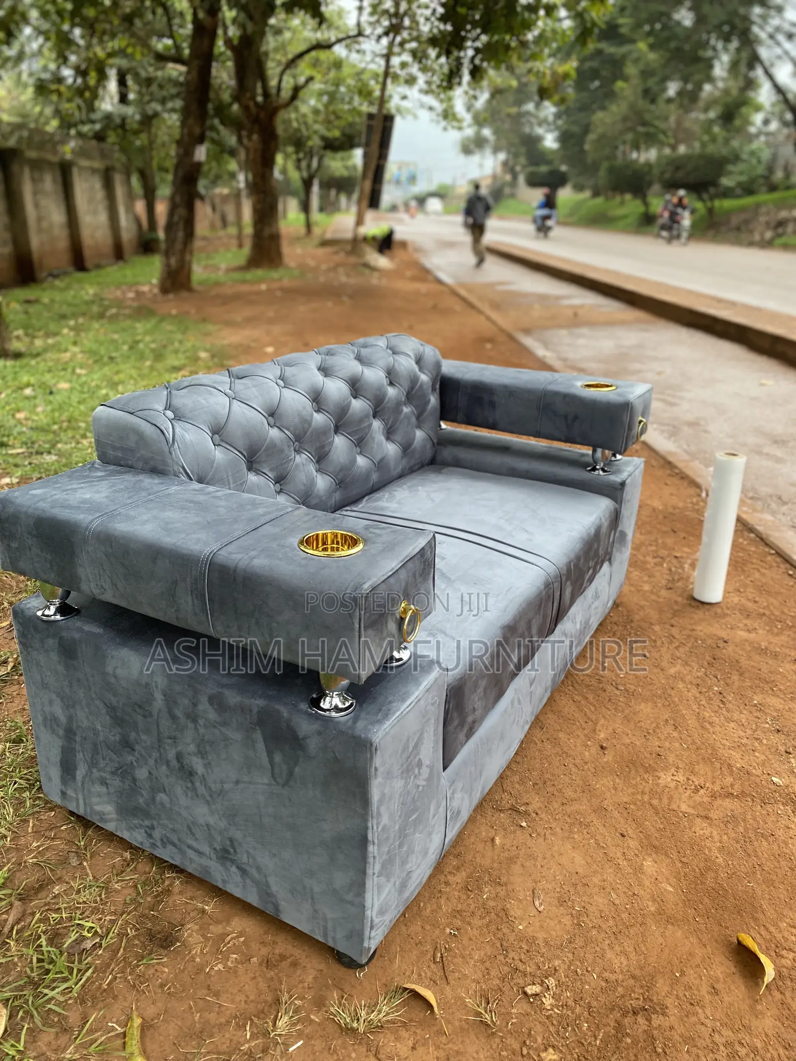 2 Seater Sofa / Gray