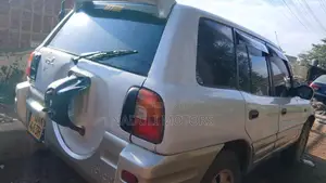 Toyota RAV4 1999 White