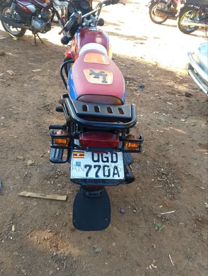 Bajaj Boxer 125 2024 Red
