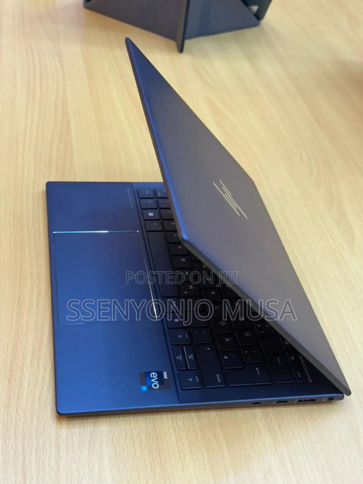 New Laptop HP Dragonfly G4 16GB Intel Core i7 SSD 512GB