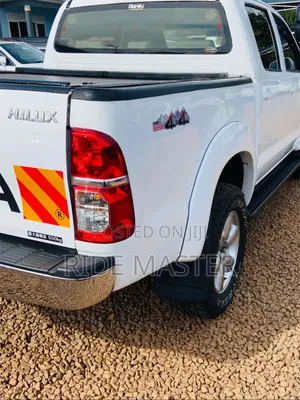 Toyota Hilux 2008 White
