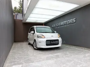 Toyota Porte 2012 Pearl