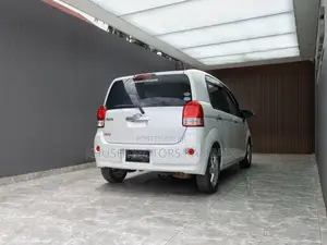 Toyota Porte 2012 Pearl