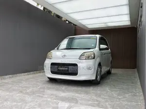 Toyota Porte 2012 Pearl