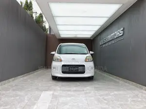 Toyota Porte 2012 Pearl
