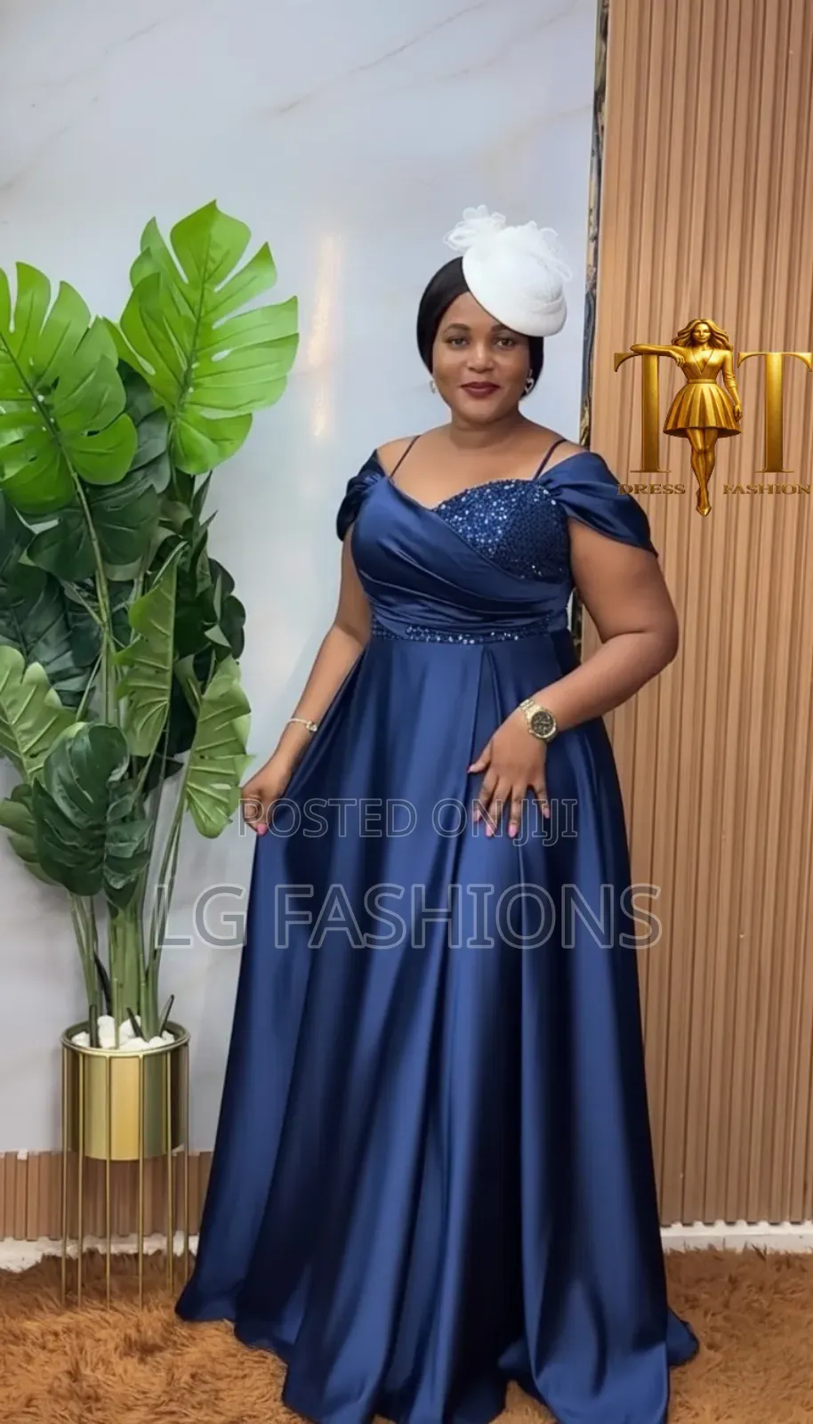 Elegant Ladies Round Long Party Dress
