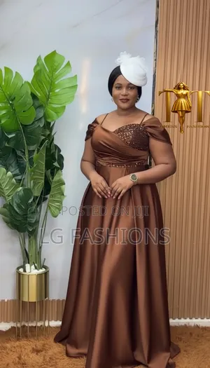 Elegant Ladies Round Long Party Dress