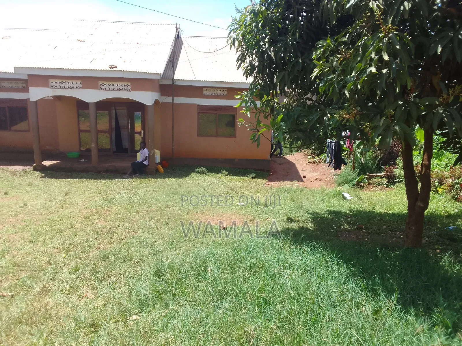 3bdrm House in Private, Division B for sale