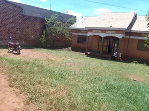 3bdrm House in Private, Division B for sale