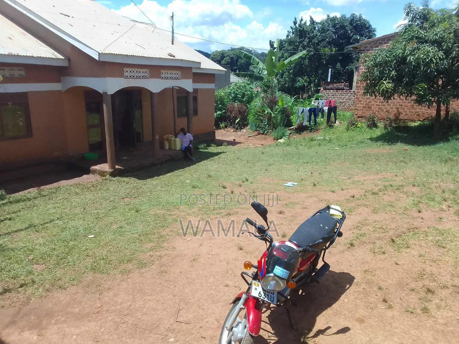 3bdrm House in Private, Division B for sale