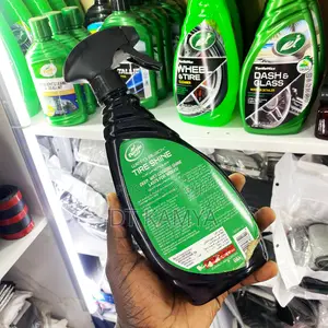Turtlewax Tire Shine (Wet N Black) - Adds a Wet Look on Your Car Tires