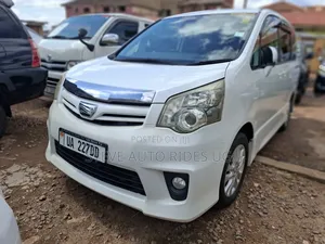 Toyota Noah 2.0 143hp FWD (8 Seater) 2012 White
