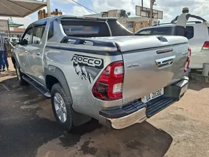 Toyota Hilux Revo Double Cab Deisel 2.8 AWD 2017 Gray