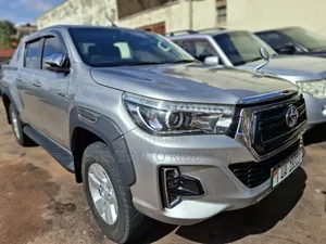 Toyota Hilux Revo Double Cab Deisel 2.8 AWD 2017 Gray