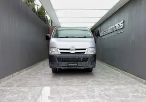 Toyota HiAce 2013 Silver