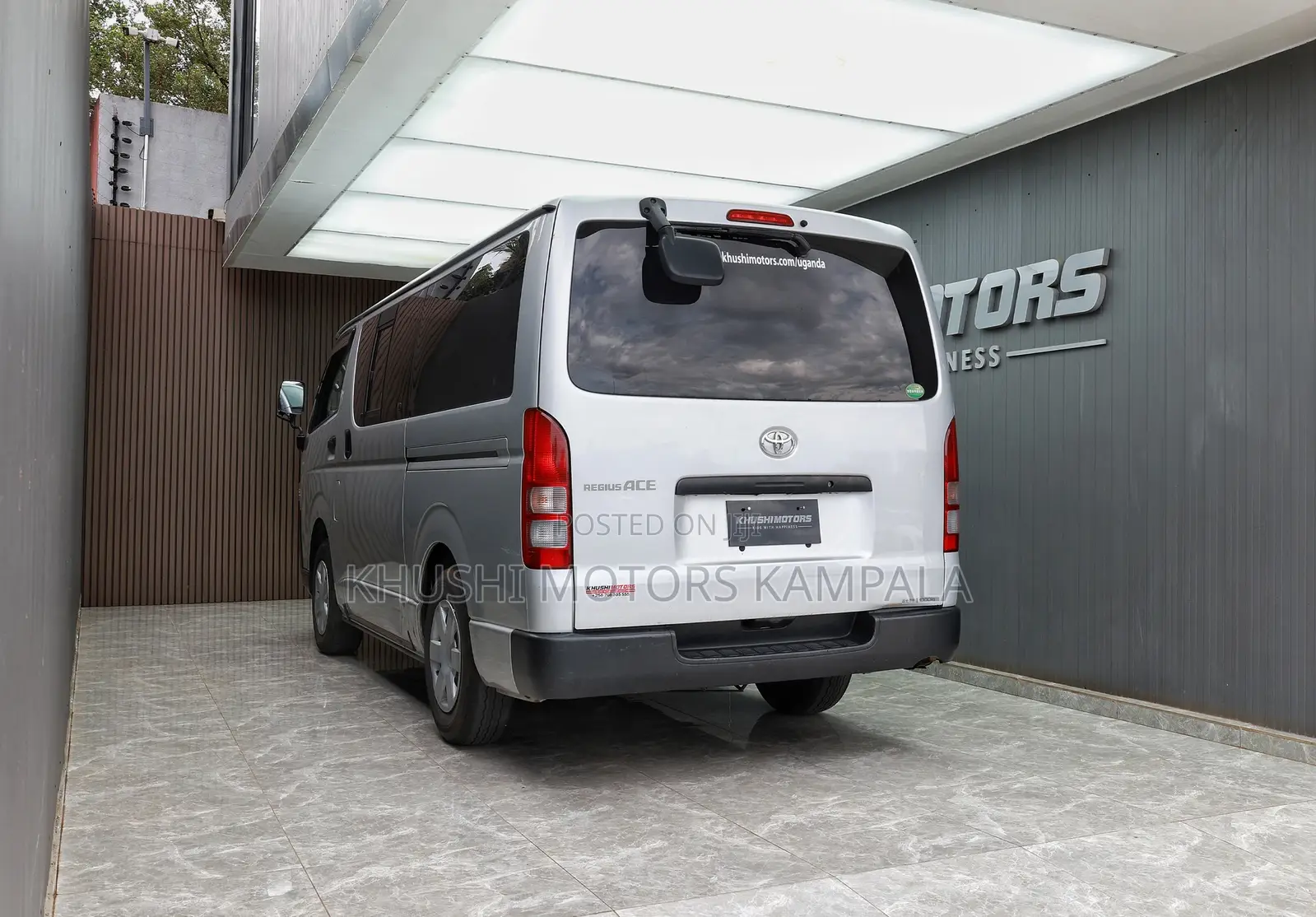 Toyota HiAce 2013 Silver