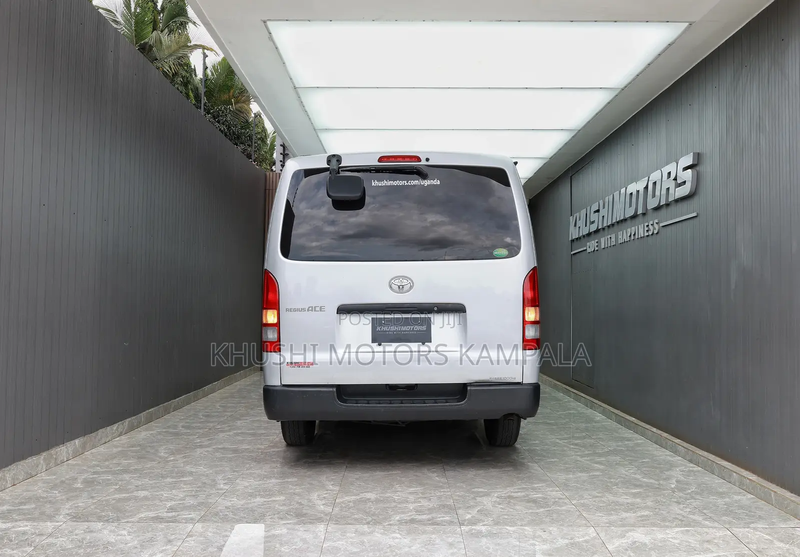 Toyota HiAce 2013 Silver