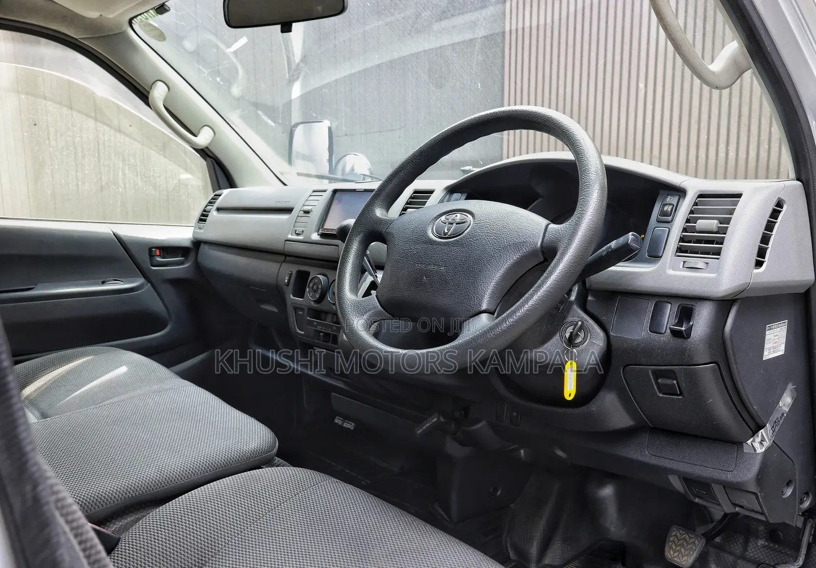 Toyota HiAce 2013 Silver