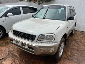 Toyota RAV4 1999 Silver
