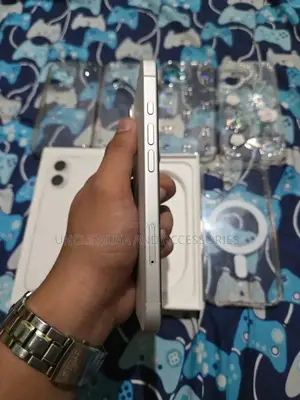 New Apple iPhone 16 128 GB White