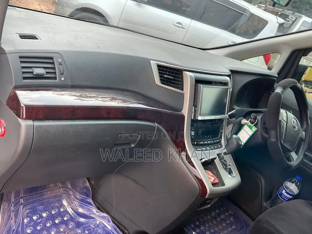 Toyota Alphard 2.4 Petrol AWD 2012 White