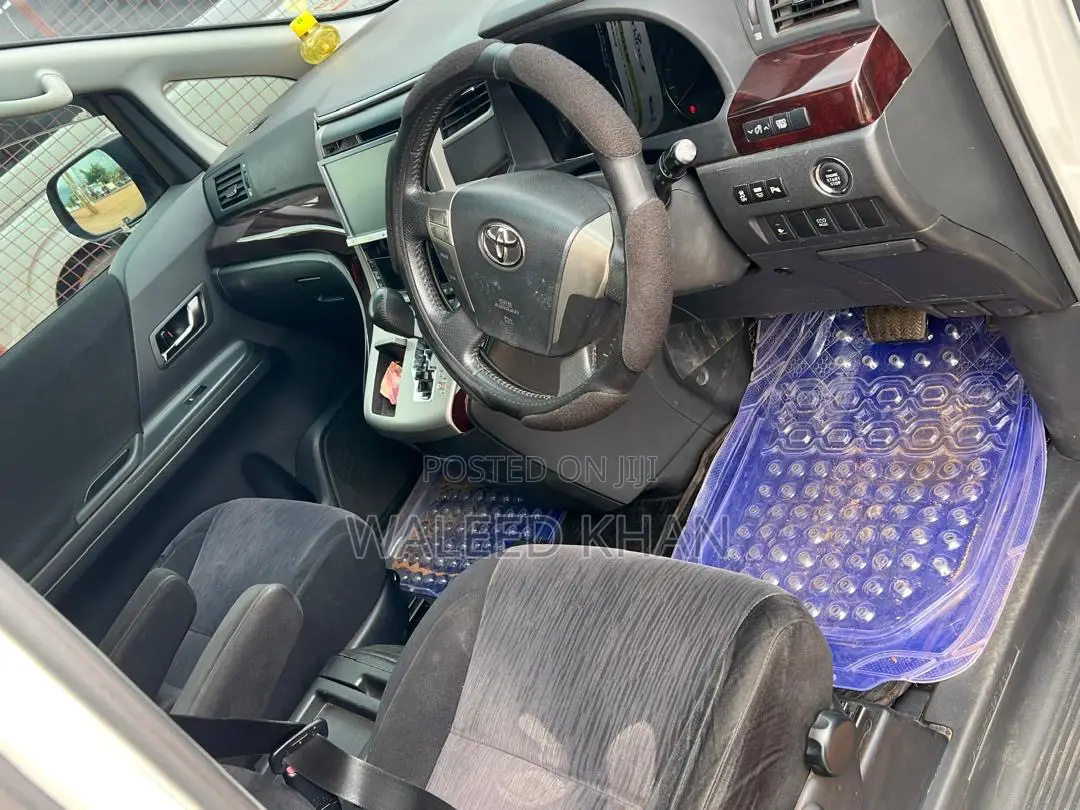 Toyota Alphard 2.4 Petrol AWD 2012 White