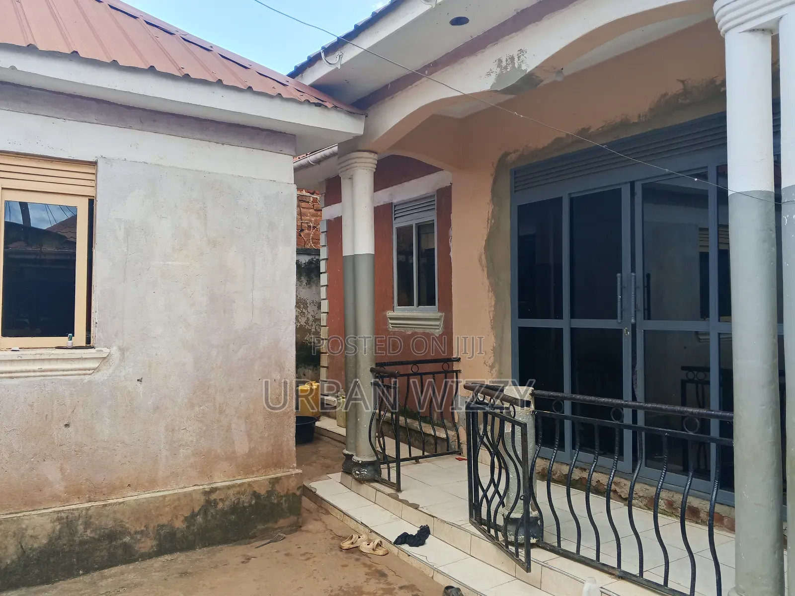 Furnished 3bdrm House in Kira for sale