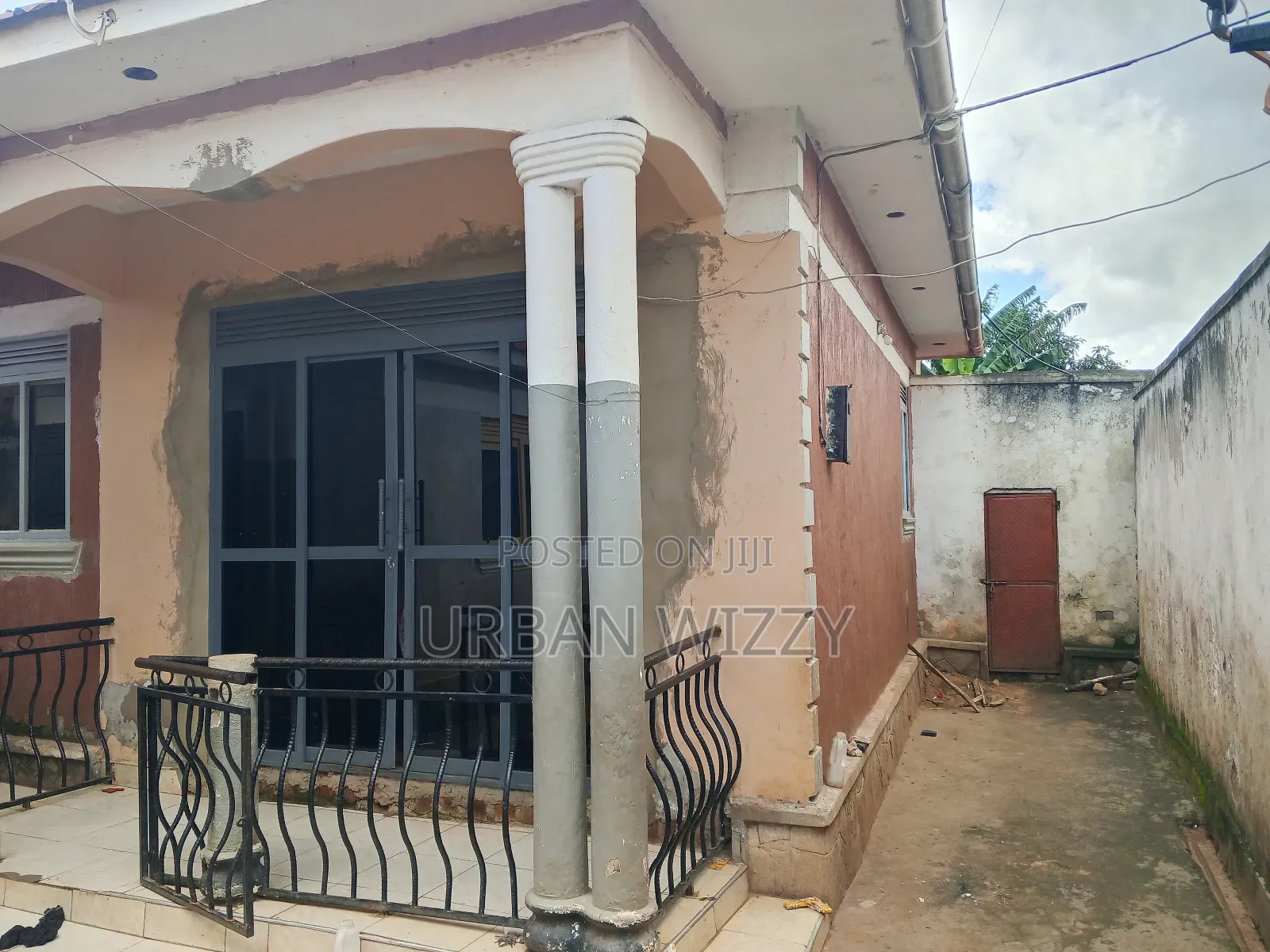 Furnished 3bdrm House in Kira for sale