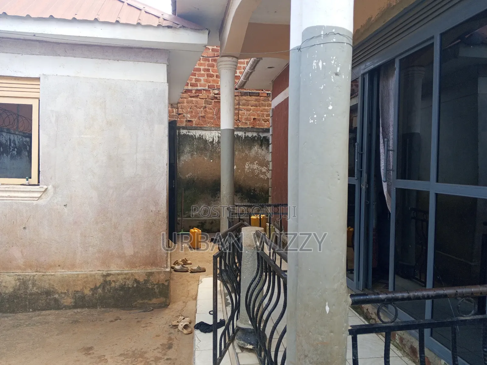 Furnished 3bdrm House in Kira for sale