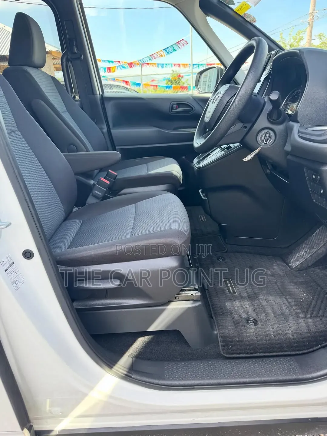 Toyota Noah 2022 White