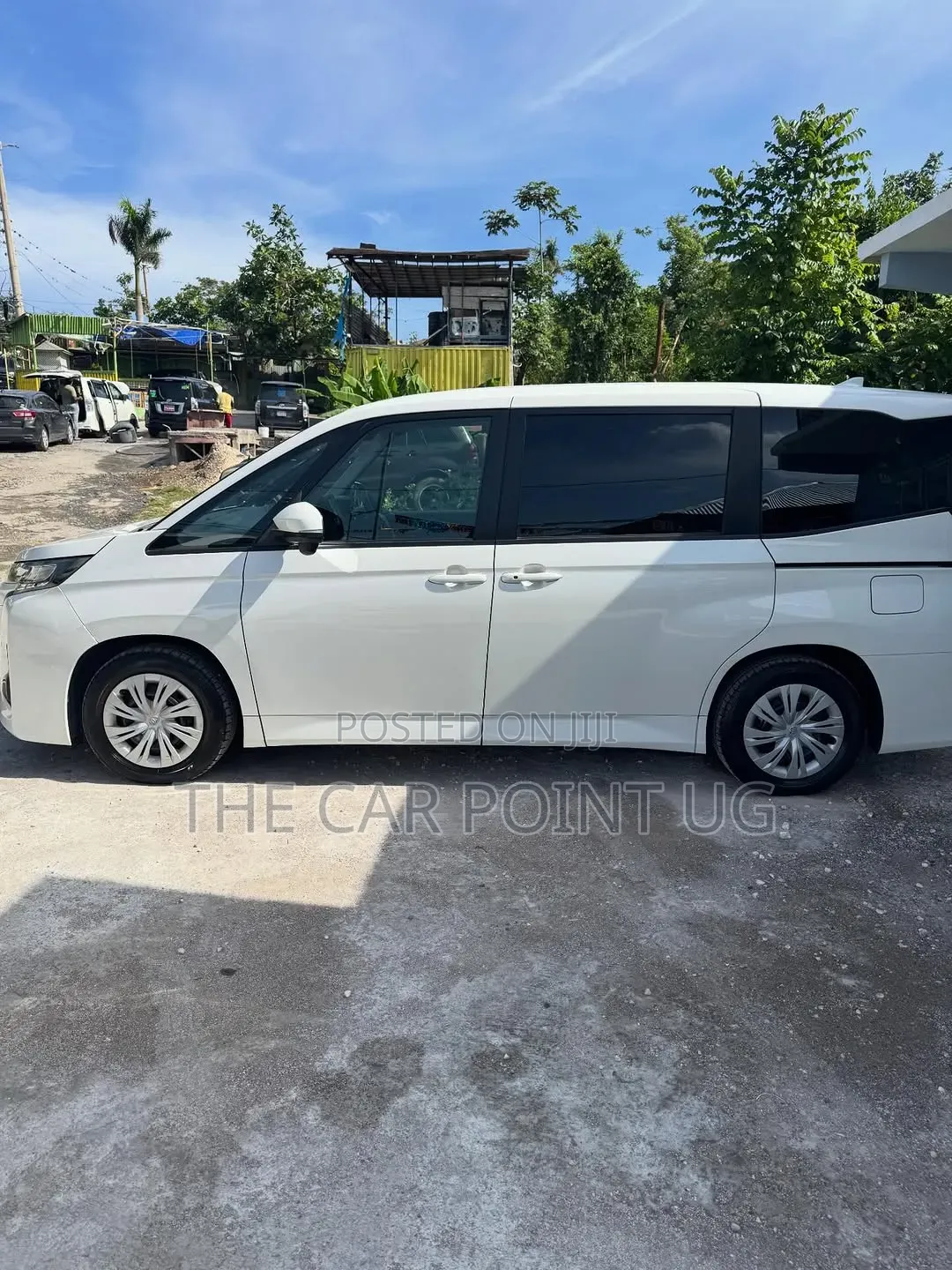 Toyota Noah 2022 White