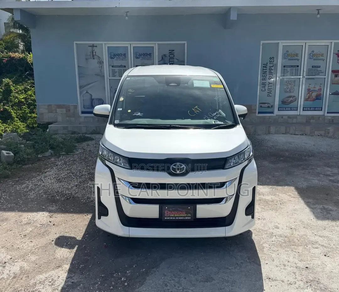 Toyota Noah 2022 White
