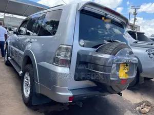 Mitsubishi Pajero 3.0 2010 Silver