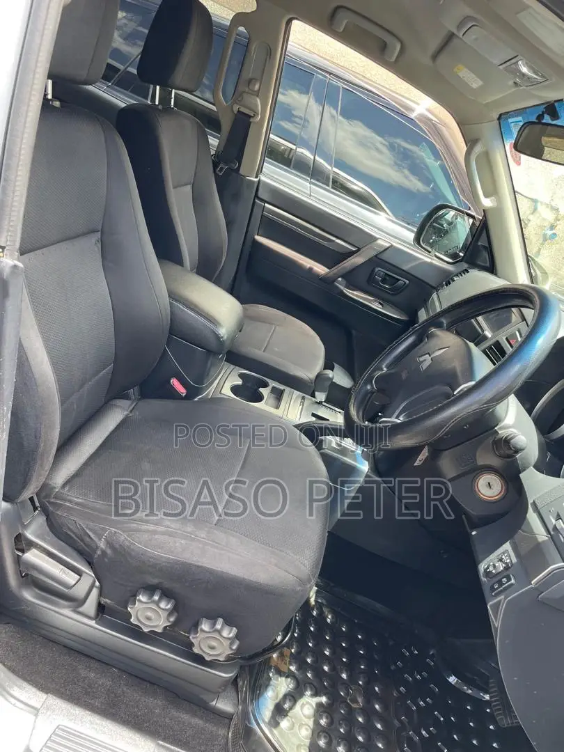 Mitsubishi Pajero 3.0 2010 Silver
