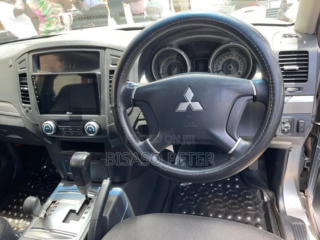 Mitsubishi Pajero 3.0 2010 Silver