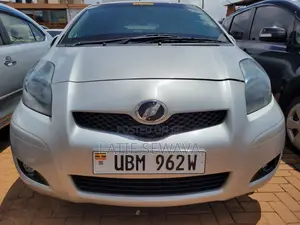 Toyota Vitz 1.3 AWD 5dr 2010 Silver