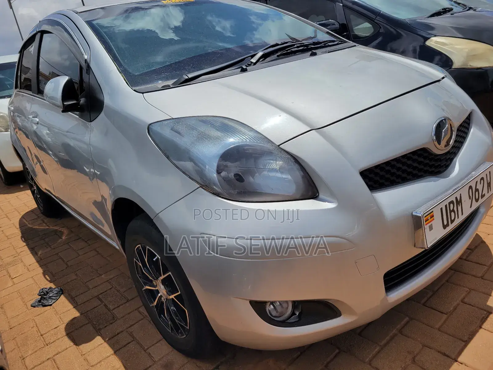 Toyota Vitz 1.3 AWD 5dr 2010 Silver