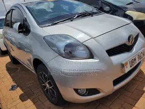 Toyota Vitz 1.3 AWD 5dr 2010 Silver