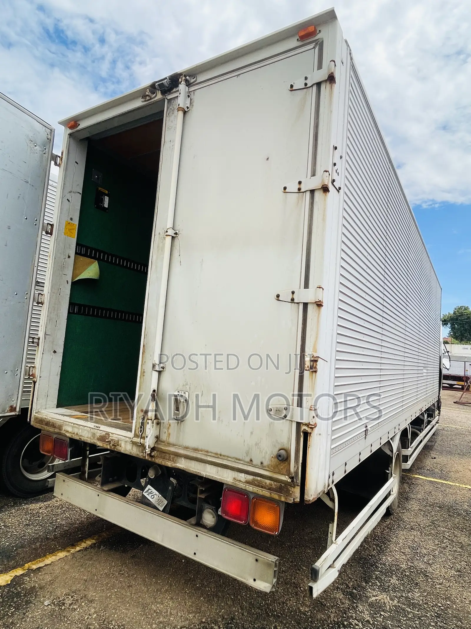 Fuso Fighter 2003 Model