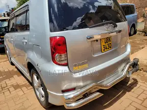 Toyota Corolla Rumion Hatchback 1.5 FWD 2010 Silver
