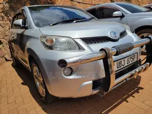Toyota IST 2010 Silver