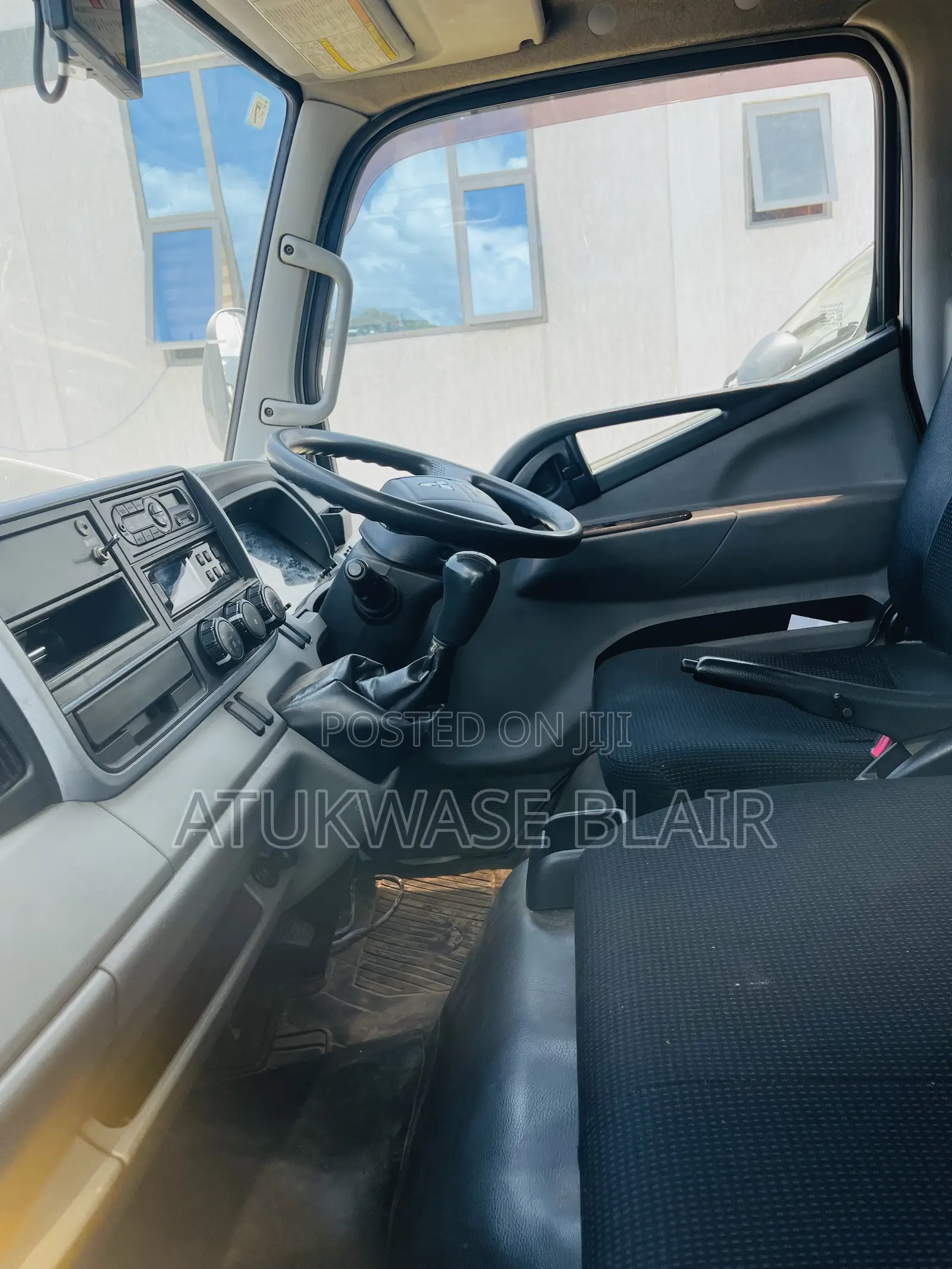 Mitsubishi Canter 2000 White