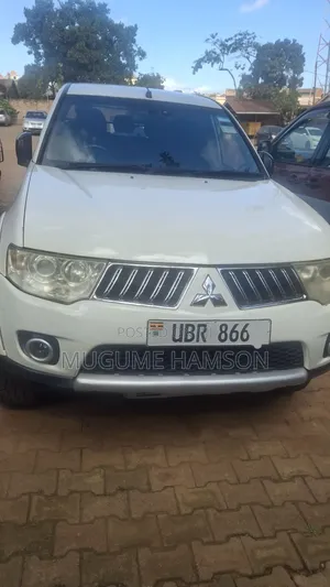 Mitsubishi L200 2010 White