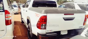 Toyota Land Cruiser Prado 4.0 Petrol TZ-G 2017 White