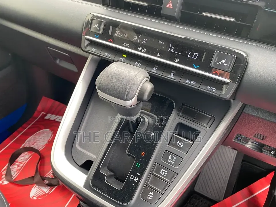 Toyota Noah 2022 Red