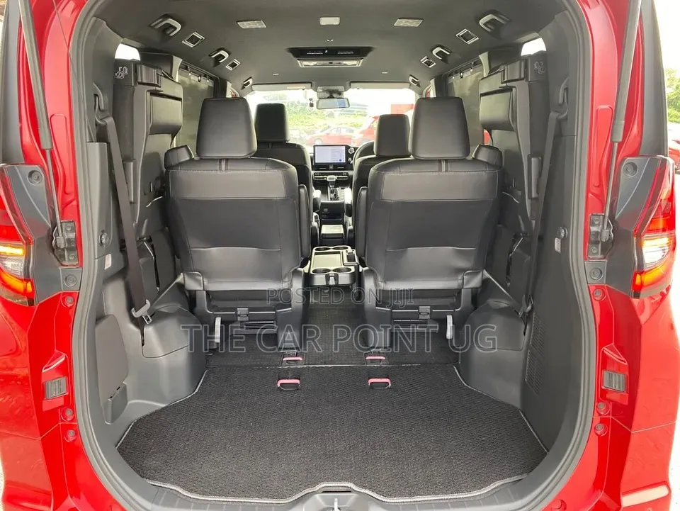 Toyota Noah 2022 Red