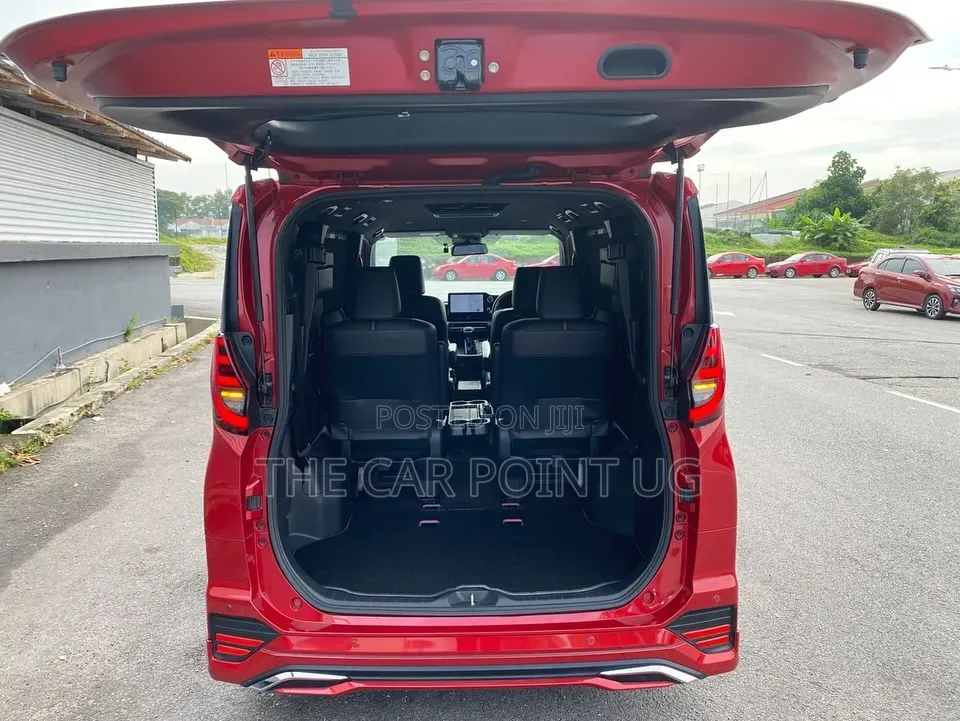 Toyota Noah 2022 Red