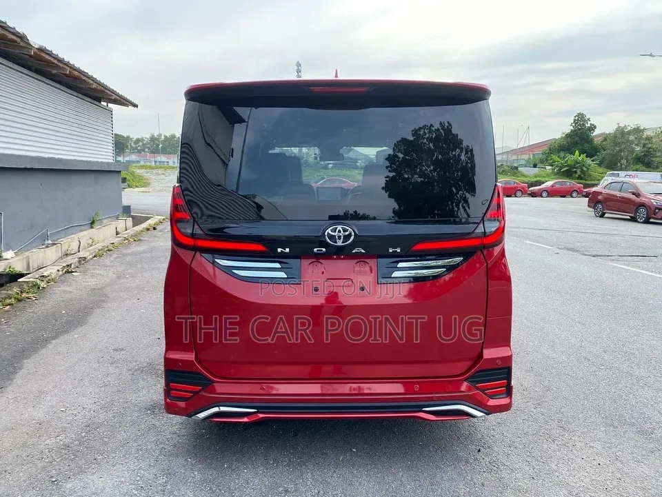 Toyota Noah 2022 Red